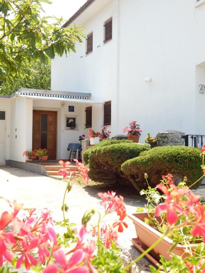 Apartment Strmac Labin  Bagian luar foto